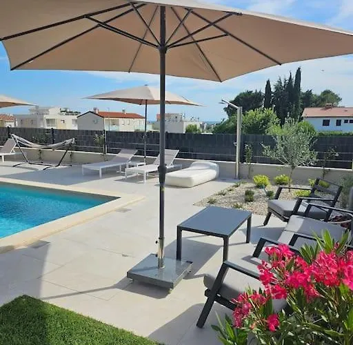 Chandra Villa, Stylish Seaside With Private Salt 10 M Pool Novigrad Istria