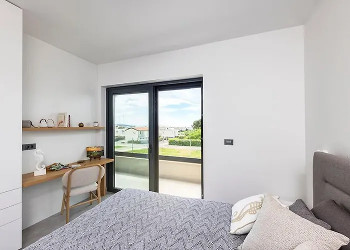 Villa Chandra Villa, Stylish Seaside With Private Salt 10 M Pool Novigrad Istria