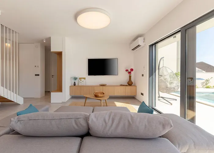 Chandra Villa, Stylish Seaside With Private Salt 10 M Pool Novigrad Istria
