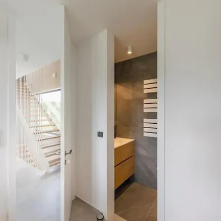Chandra Villa, Stylish Seaside With Private Salt 10 M Pool Villa *