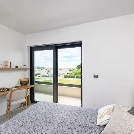 Villa Chandra Villa, Stylish Seaside With Private Salt 10 M Pool Novigrad Istria