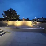 Вилла Chandra Villa, Stylish Seaside With Private Salt 10 M Pool Новиград