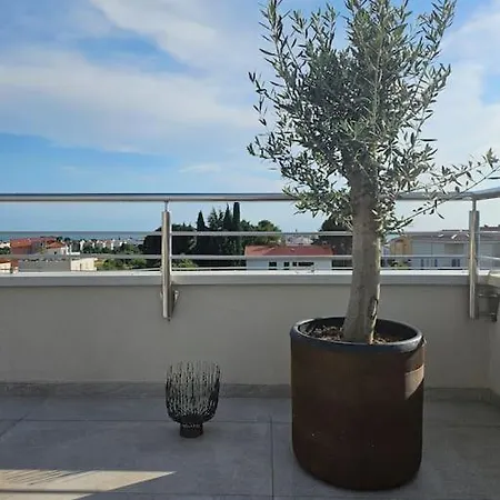 Chandra Villa, Stylish Seaside With Private Salt 10 M Pool Villa Novigrad Istria
